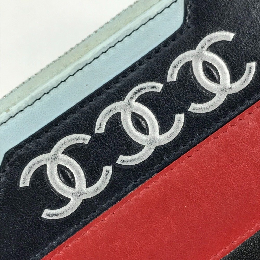CHANEL Authentic Black Leather Wallet - Picture 11 of 16